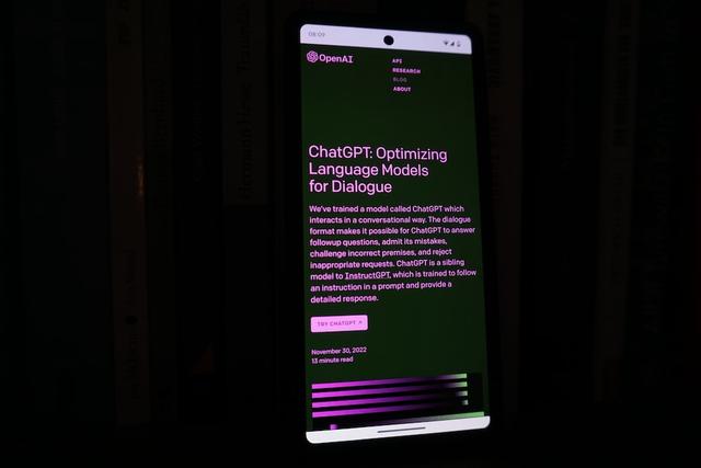 探AI写感性文学：ChatGPT与百度文心一言的创作潜力插图