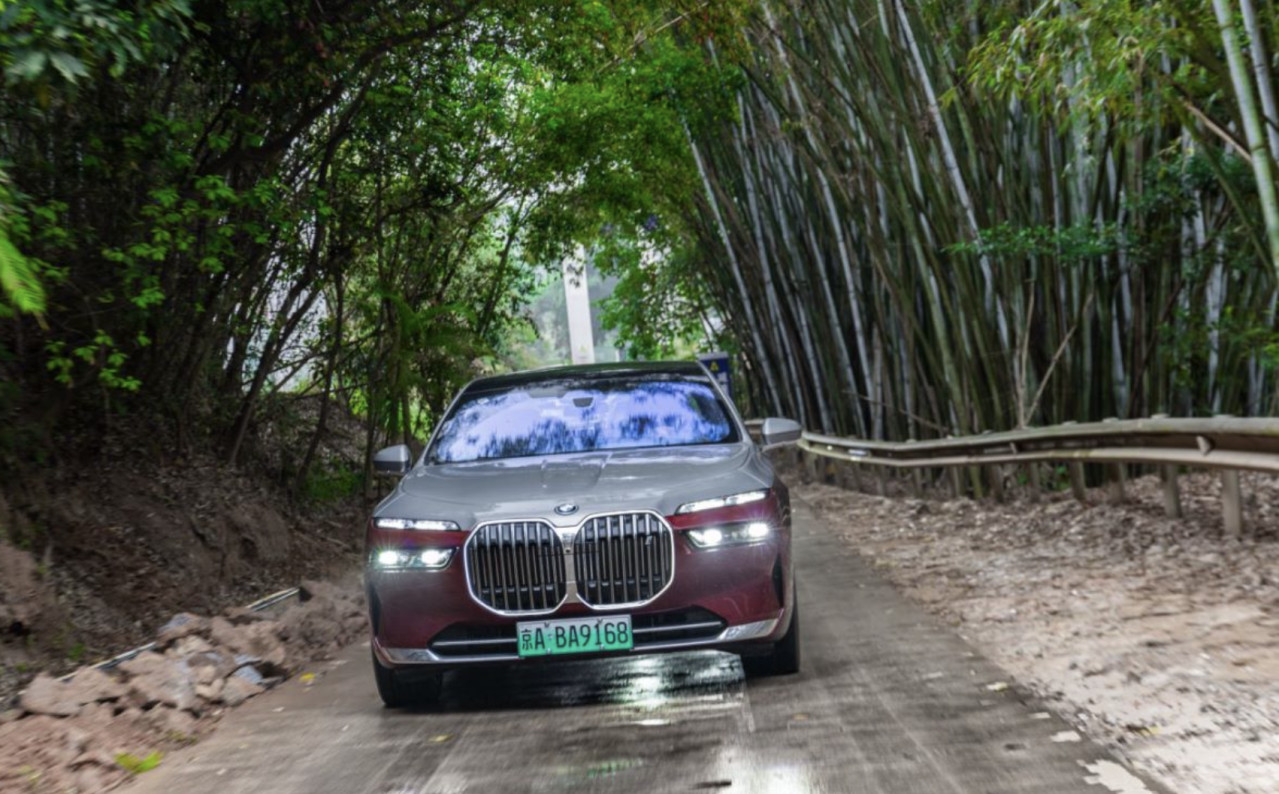 全力以赴电动化，“电动时代旗舰”创新纯电动BMW i7羊城试驾插图3