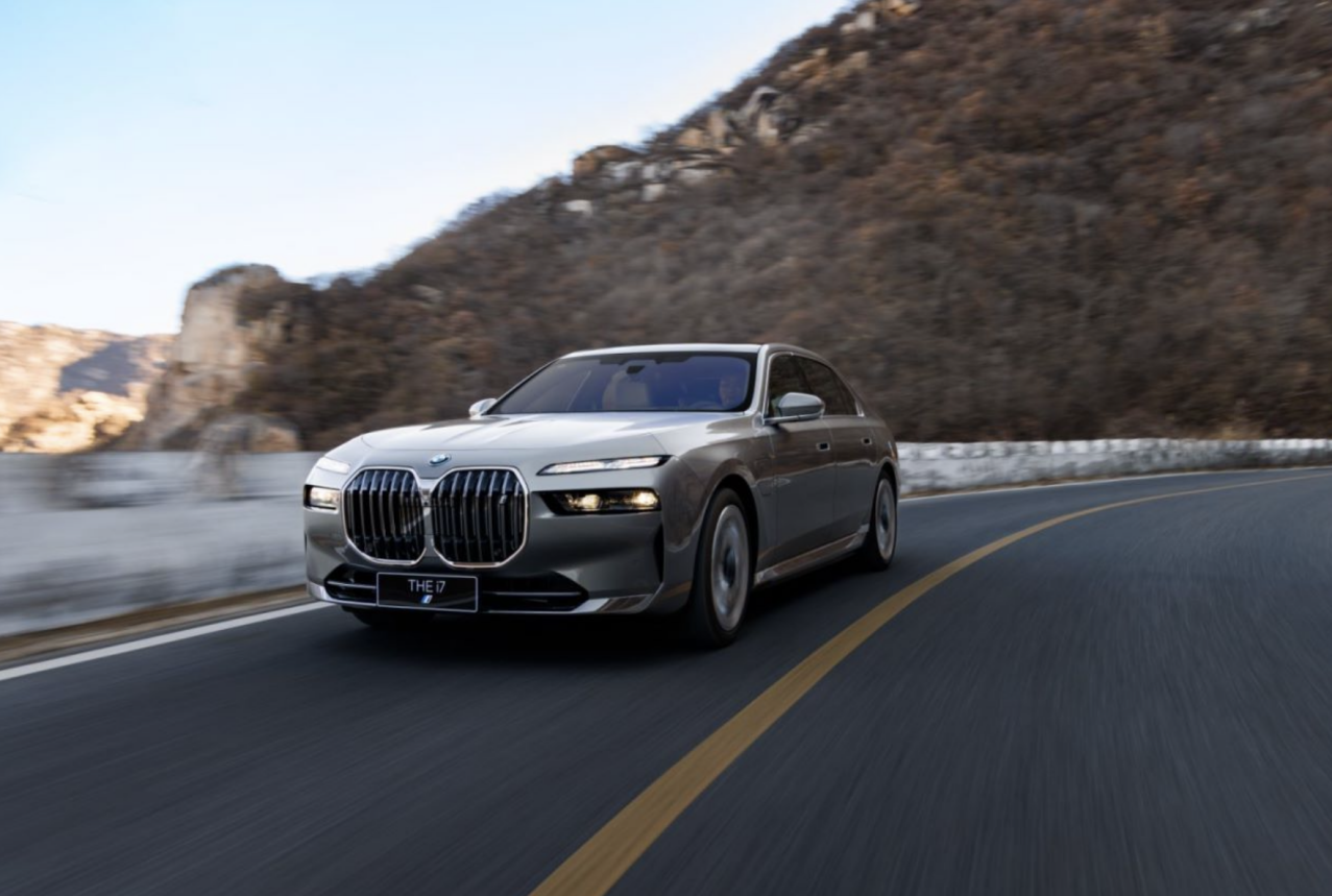 全力以赴电动化，“电动时代旗舰”创新纯电动BMW i7羊城试驾插图1