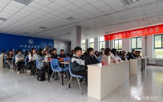 学校举办“青·指间”学生新媒体训练营（第二期）AI赋能与新媒体应用专题培训