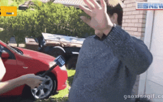 怪兽搞笑段子图：今年过生日我没吃到蛋糕~